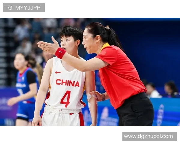 四川女篮强势出击大胜对手展现团队实力与拼搏精神